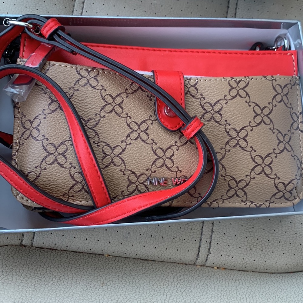 Crossbody new Nine West bag.
